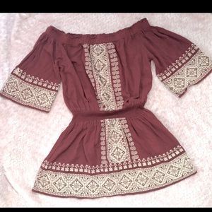 Tularosa top, off the shoulders with front detail